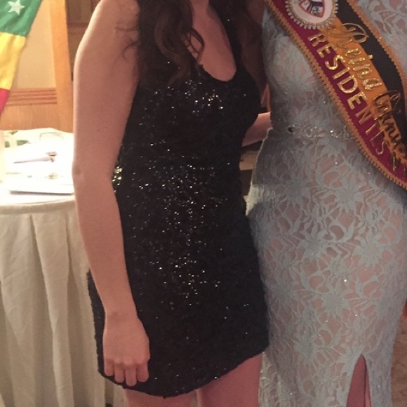 Mini black dress - Picture 5 of 6